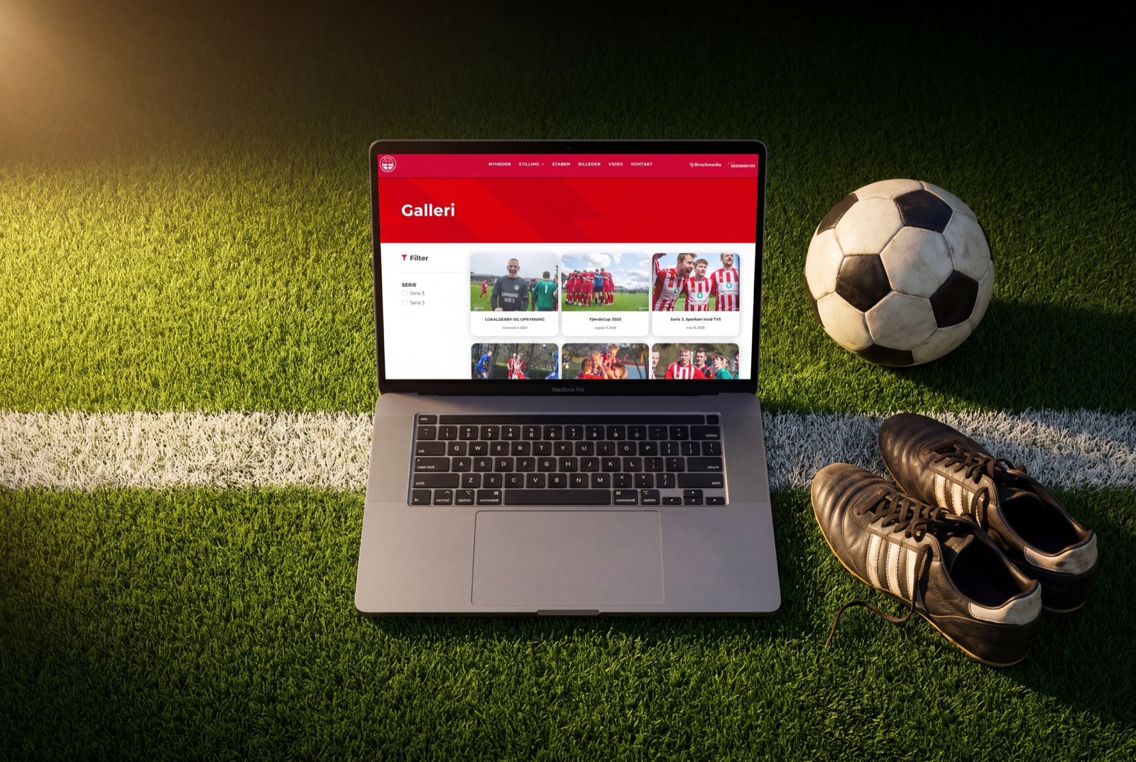 Sparkær IF – billedgalleri vist på MacBook